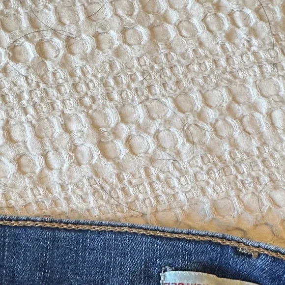 Levi's High Rise Blue Jeans - Picture 3 of 5